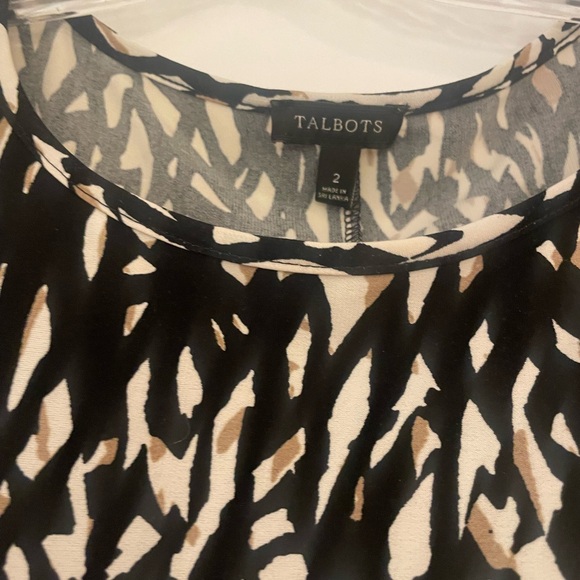 Elegant Black and Cream Patterned Dress - Picture 3 of 3